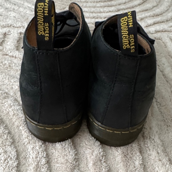Dr. Martens Black Chukka Boots for Men main image 5